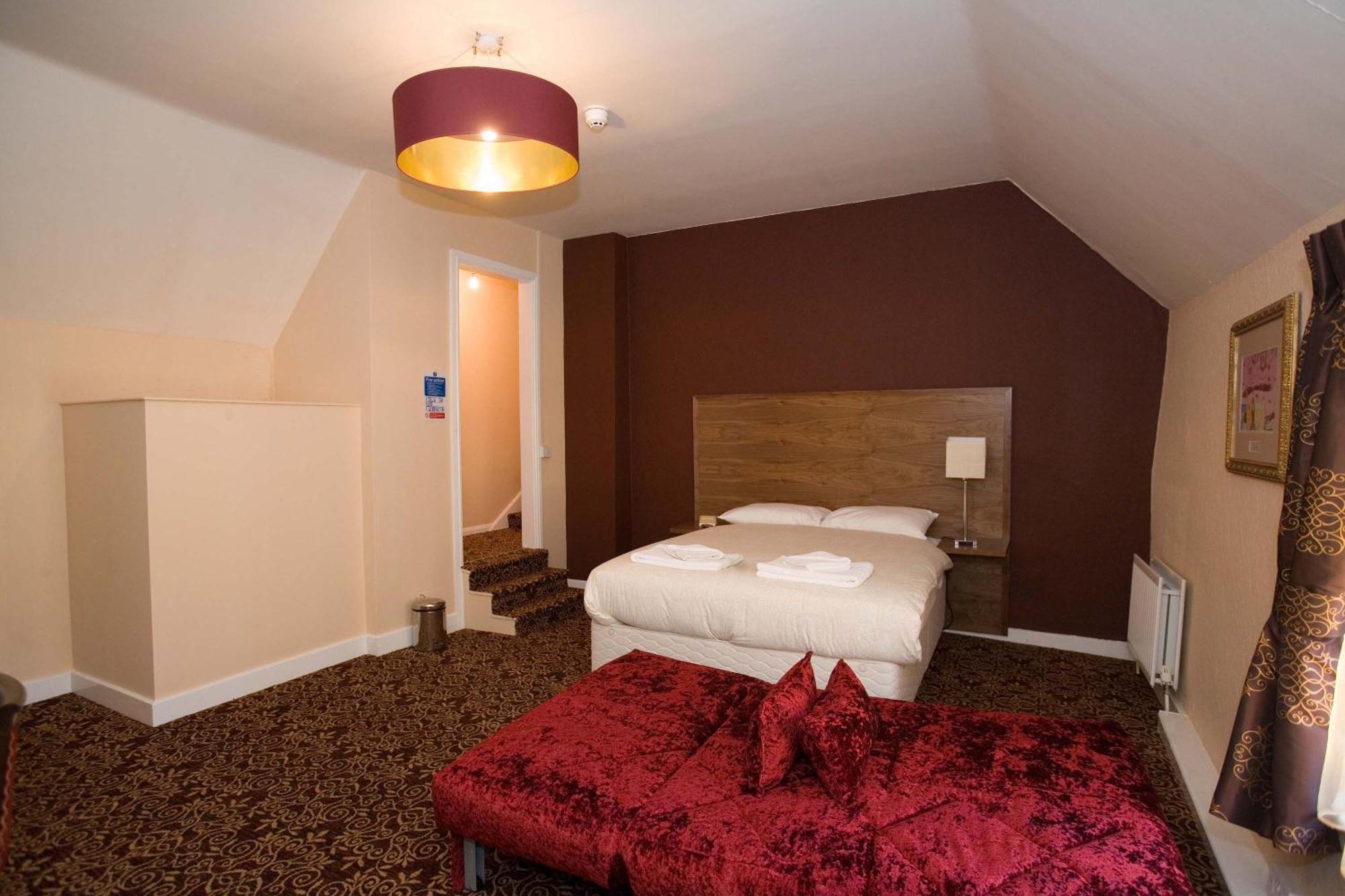 The Three Tuns Hotel Wetherspoon Thirsk Exteriér fotografie