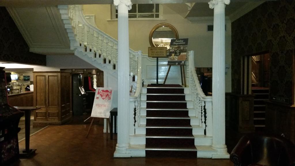 The Three Tuns Hotel Wetherspoon Thirsk Exteriér fotografie