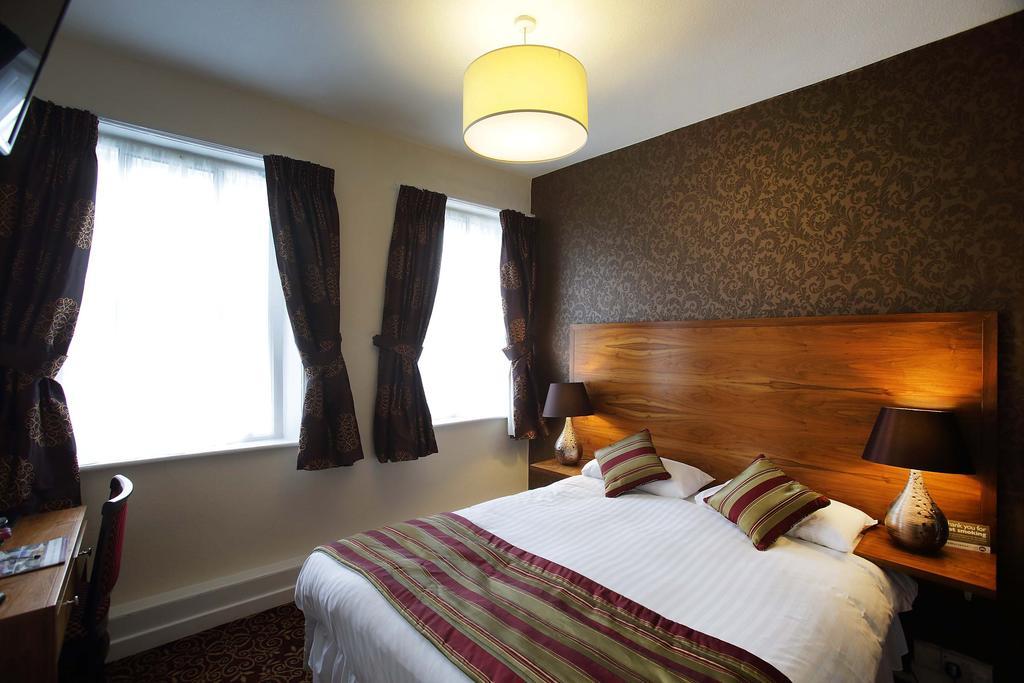 The Three Tuns Hotel Wetherspoon Thirsk Exteriér fotografie